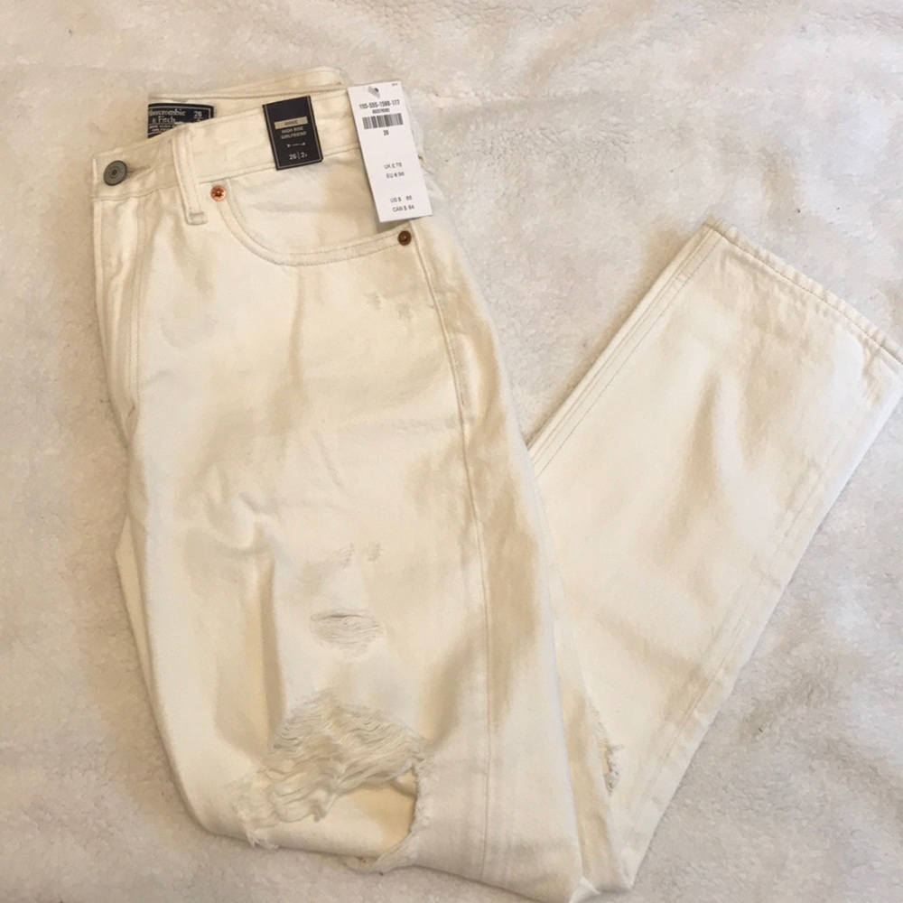 White Abercrombie&Fitch High Rise Girlfriend Jean!